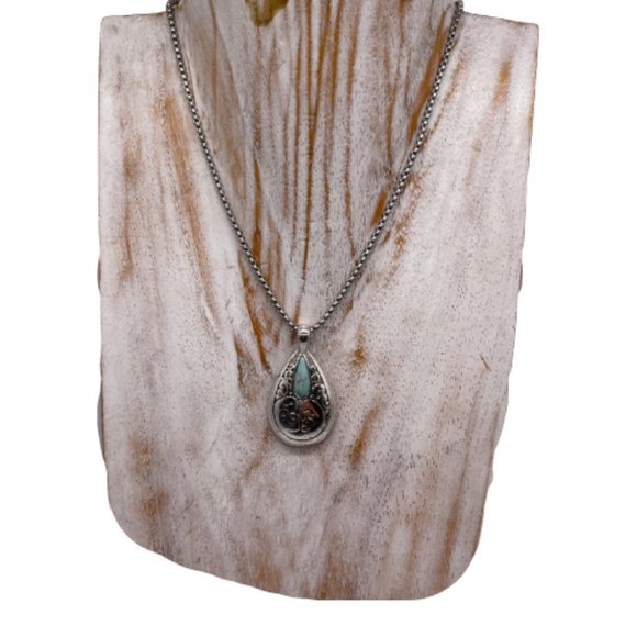 Unbranded Jewelry - Silver Tone Turquoise Pendant Choker Necklace